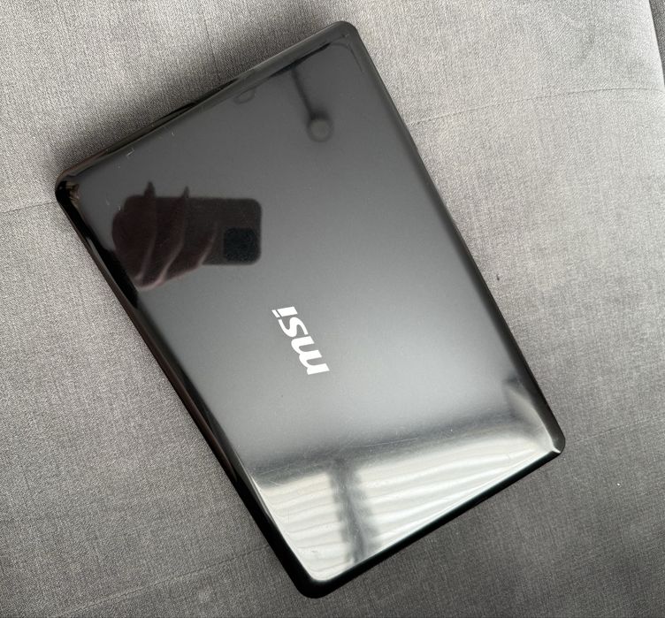 Продам б/у MSI Wind U230 нетбук AMD Neo X2, 2GB RAM, HDD 320GB