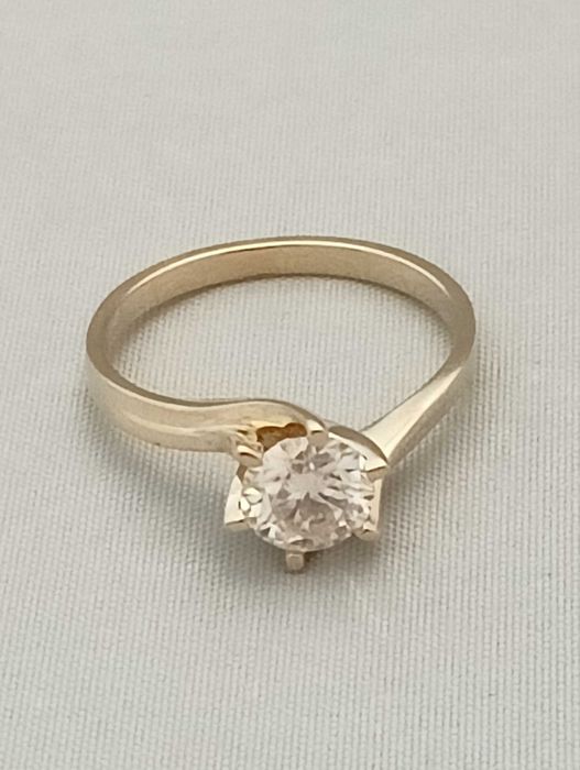 Złoty pierścionek z moissanitem 1,00 ct 3,10 g