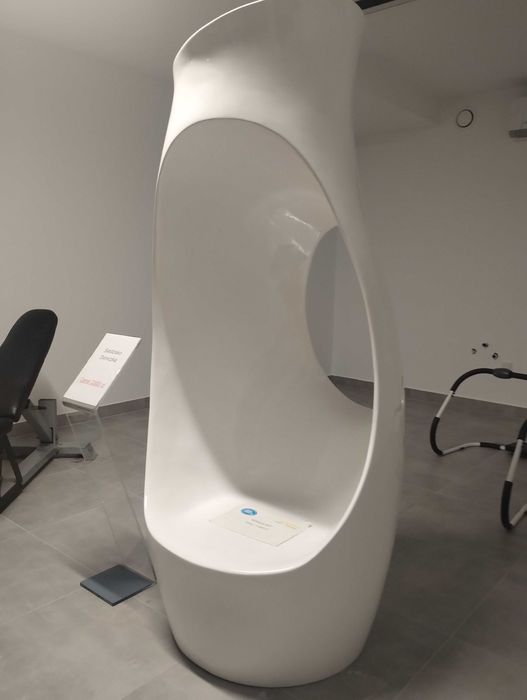 Fotel/Doniczka - Akryl biały sprzedam!!!