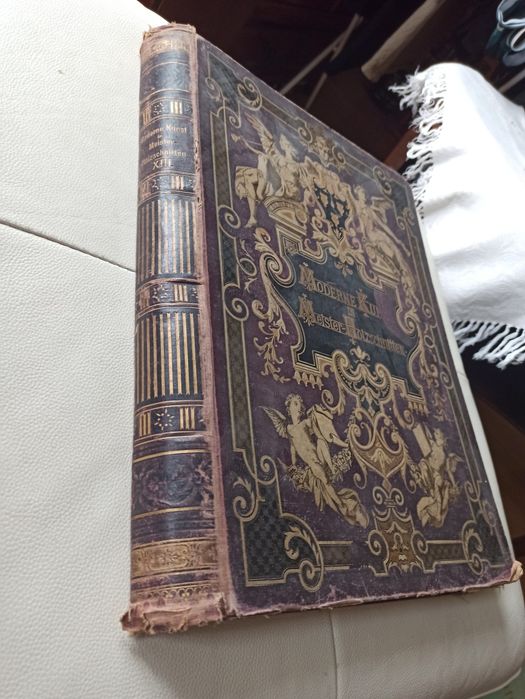 Moderne Kunst in Meister Holzschmitten