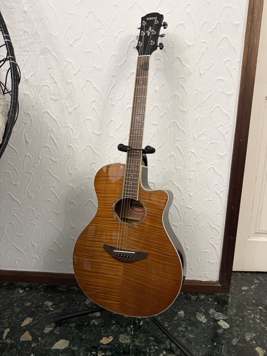 Yamaha APX 600 ( Ambar )