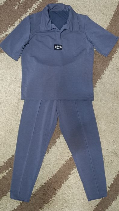 Жіночий костюм розмір 42-44