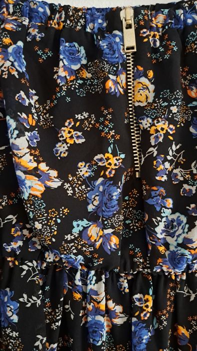 Vestido preto com flores