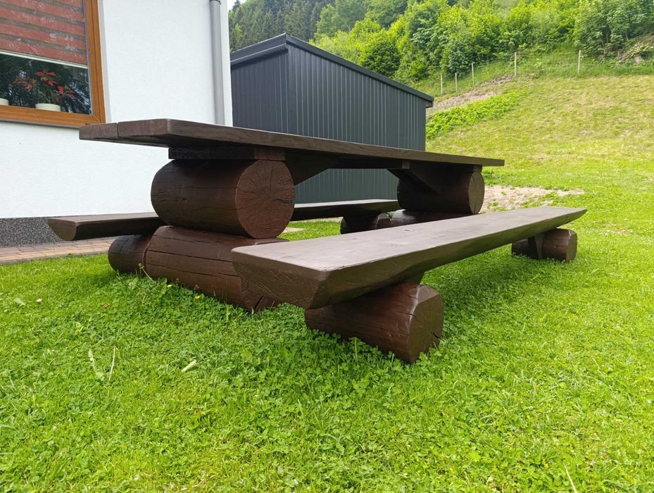 1Meble ogrodowe Stół i 2 ławki drewniane z bala komplet