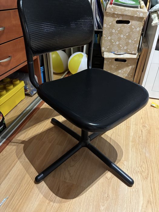 Krzesełko do biurka dziecięcego