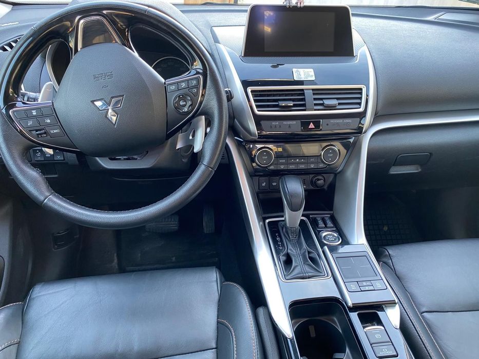 Mitsubishi Eclipse Cross Mitsubishi Eclipse-Cross, bogato wyposażony SUV