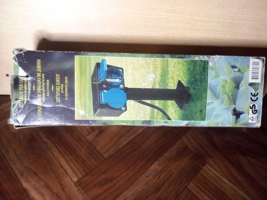 Tomada de exterior/jardim ,com pique para afixar na terra.64586024564097122