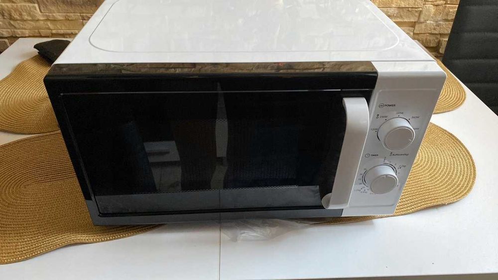 NOWA Kuchenka Mikrofalowa Wolnostojąca 20L 700W Mikrofalówka Biała