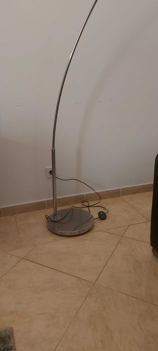 Candeeiro de pé alto