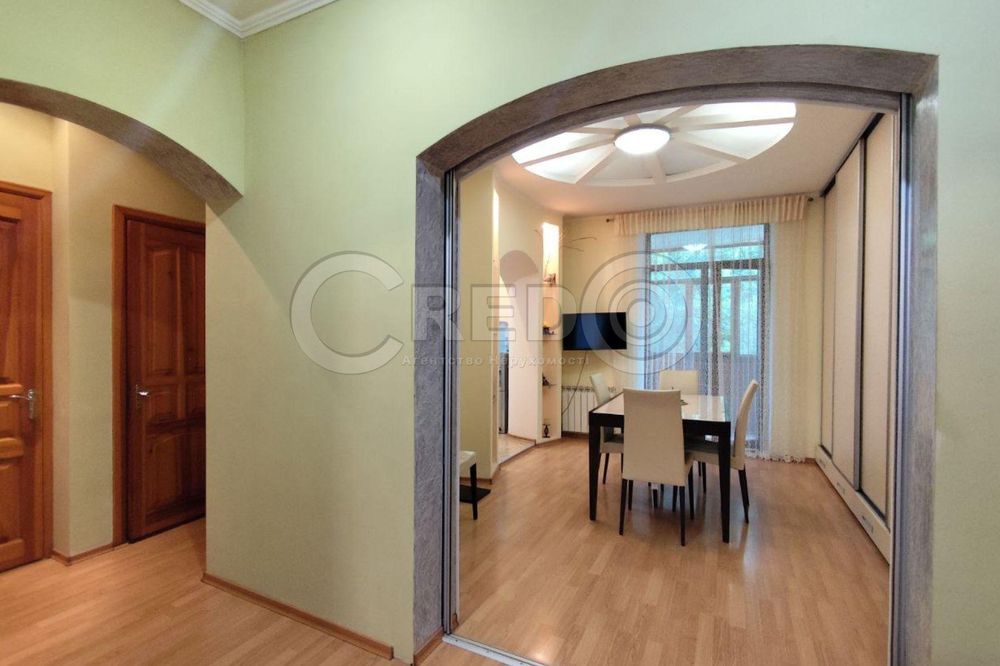 Продаж великої 3кімнатної квартири з "автономкою". Покровський район.