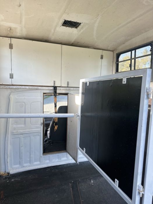 Nissan trade  carrinha de cavalos