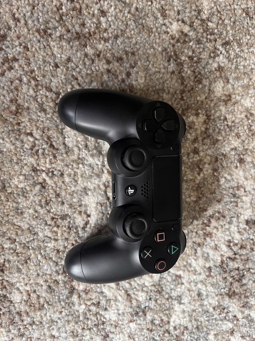 Ps4 com 2 consolas e um jogo de oferta por 5€