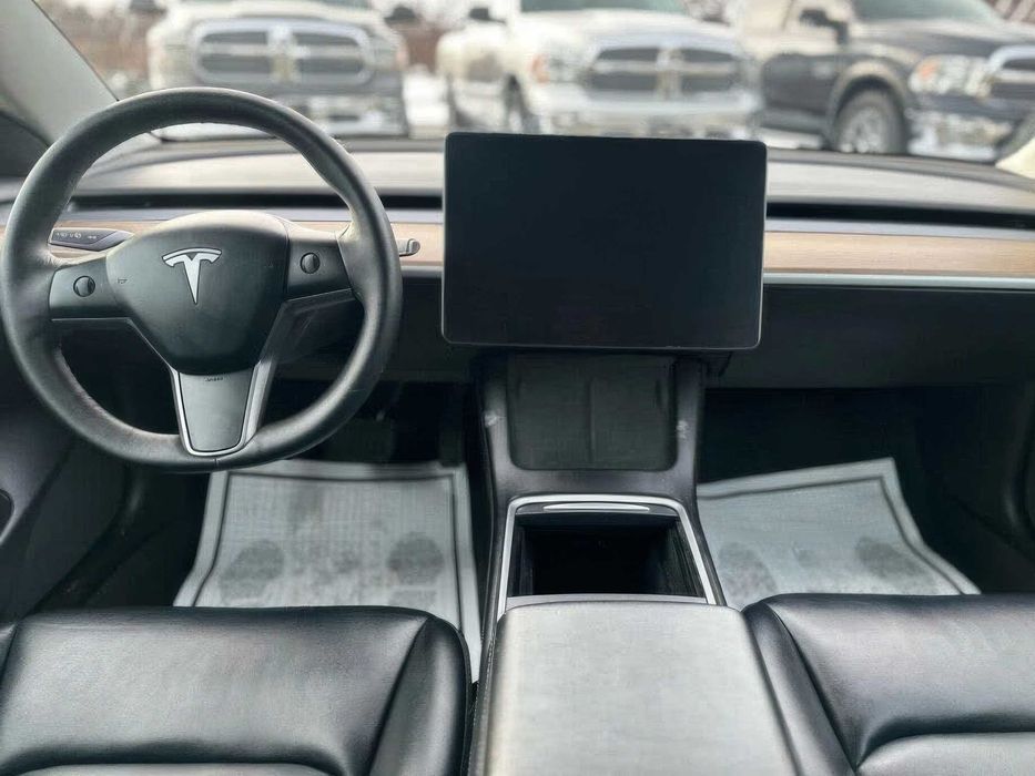Tesla Model 3 Long Range      2022