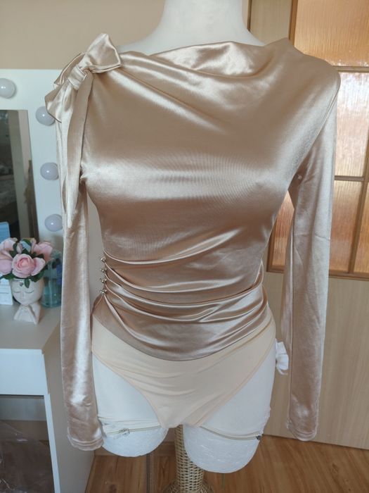 Beżowe eleganckie body