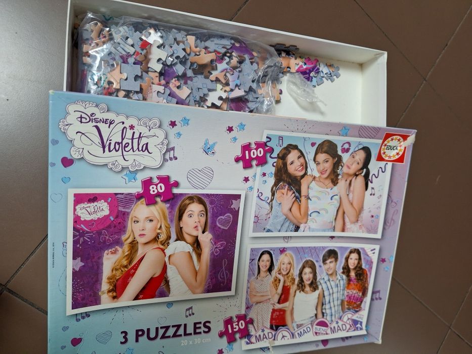 Três Puzzles violeta