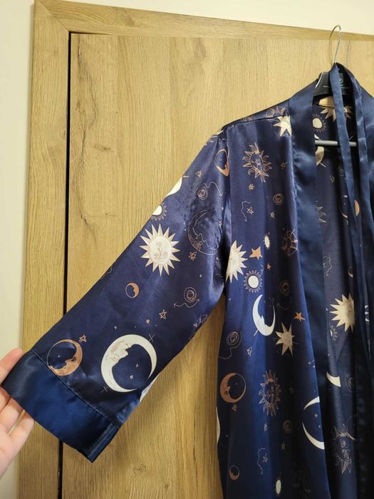 Piękny granatowy szlafrok w złote słońca i księżyce C&A