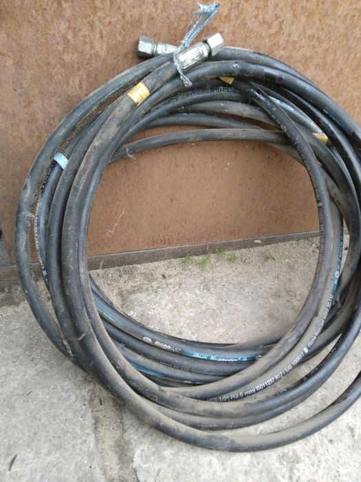 Продаю гідроциліндри та гідравлічні шланги.