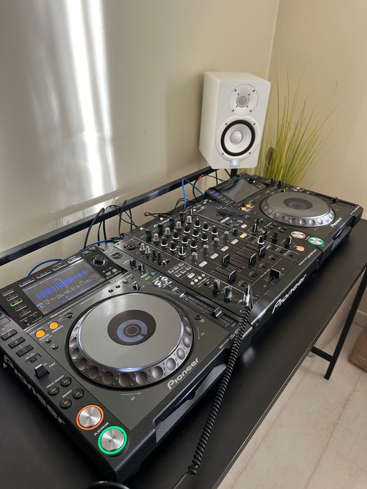 Pioneer 2x cdj 2000 nxs Djm 900 nxs Yamaha hs5