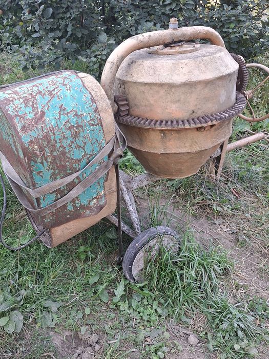 2 betoniarki 150 litrów.