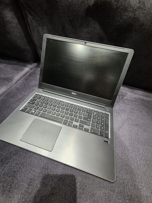 Laptop Dell Vostro 5568 | i5 / 8GB RAM / SSD 372GB / Windows 10 Pro