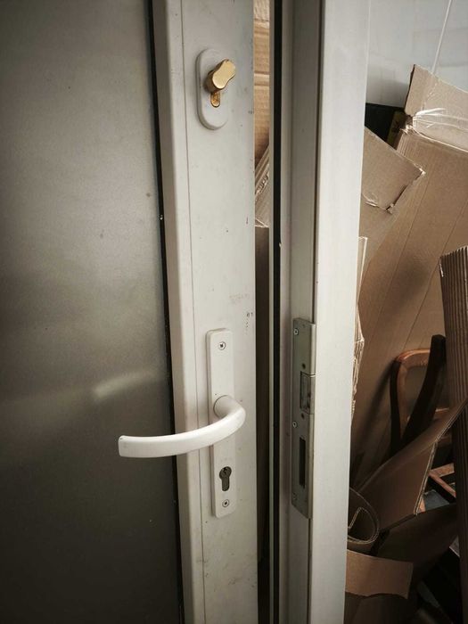 Drzwi wejściowe PVC z ramą – VEKA – stan bradzo dobry