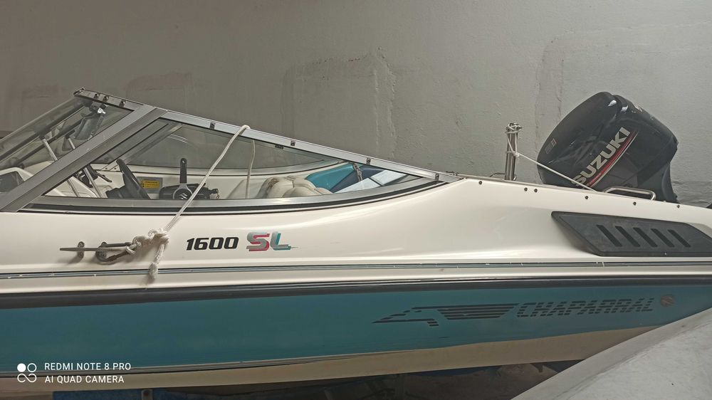 Vende-se barco marca Chaparral, modelo 1600 SL, em bom estado