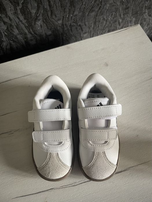 Продам детские кроссовки Adidas оригинальние