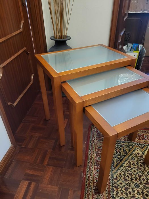 Conjunto 3 Mesas de Apoio Ninho (Cerejeira e Vidro Fosco)