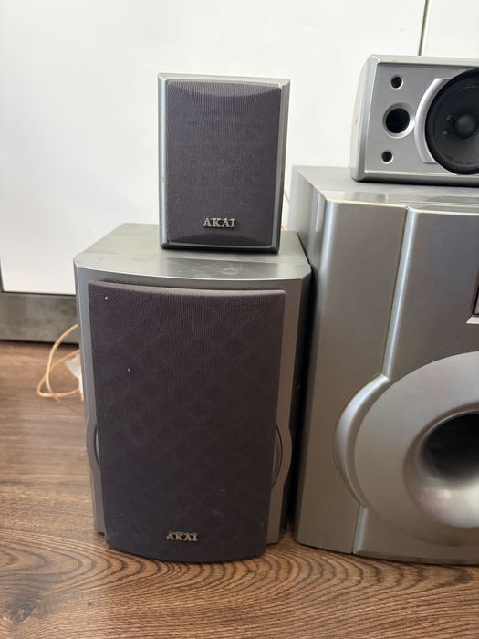 Akai Subwoofer z glosnikami