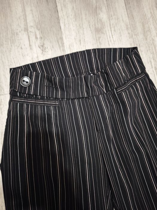 Czarne spodnie damskie z szerokimi nogawkami