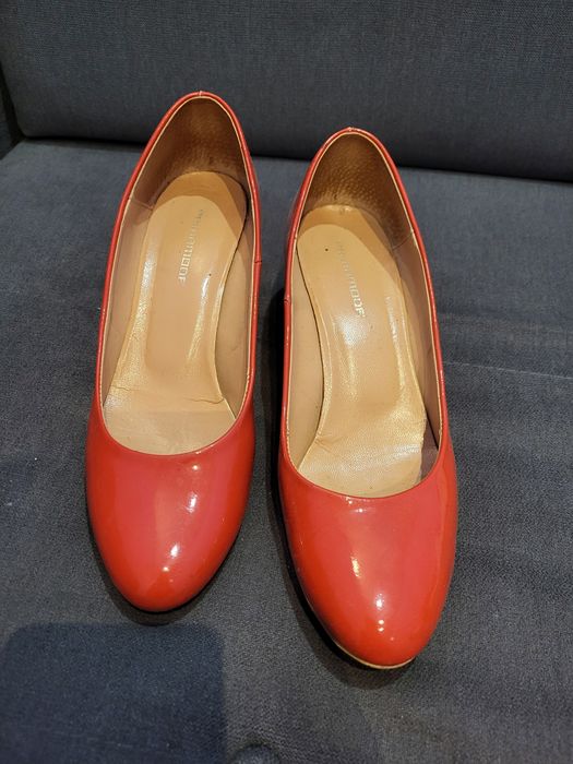 Czerwone buty na obcasie
