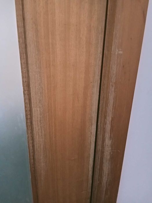 Porta interior em madeira e vidro