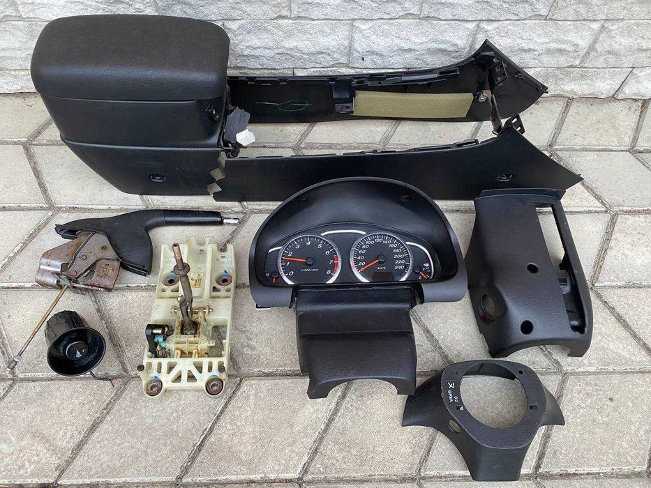 Елементи салону / спідометр /куліса МКПП / ручник Мазда 6 2007
