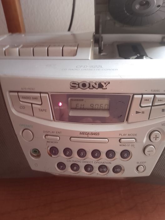 Radio Sony, bom estado