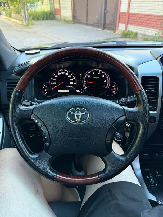 Продам Toyota Land Cruiser Prado 120