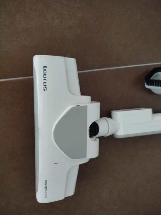 Aspirador Taurus vertical com fio