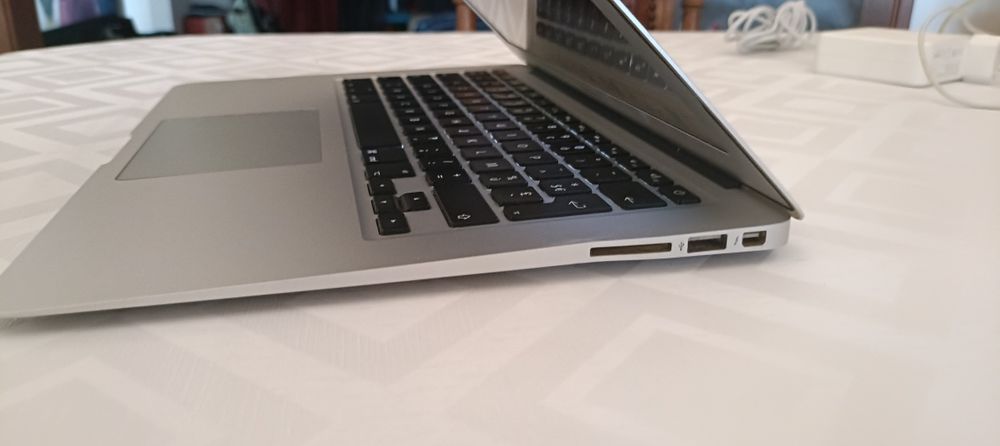 MacBook Air 13" 2017 | 8GB RAM | SSD | macOS Monterey | Excelente Estado