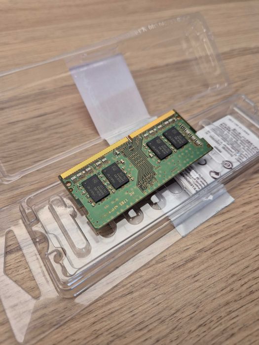Pamięć RAM 16GB DDR4 - 2400 CL14 260 - P