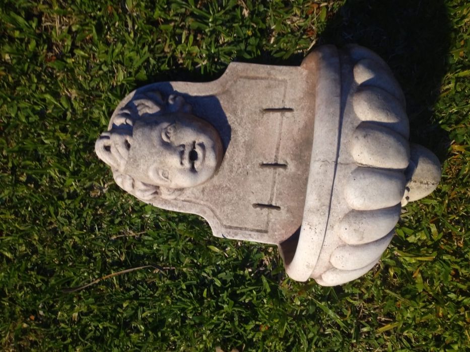 Conjunto de 2 Fontes em Pedra – Formato Anjo