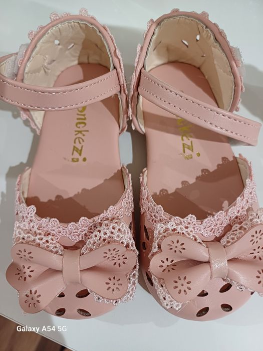 Sandałki dziewczęce