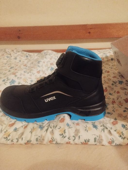 Buty robocze UVEX nowe róż 44