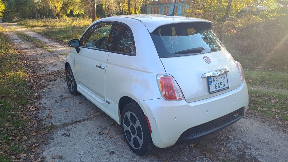 Автомобіль Fiat 500e