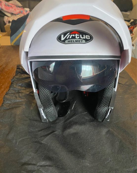 Capacete de mota branco