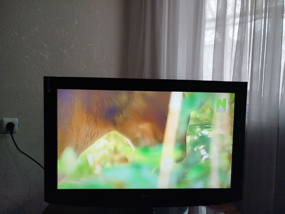 ПРОДАМ телевизор LG 32". Не смарт. Приставки нет.