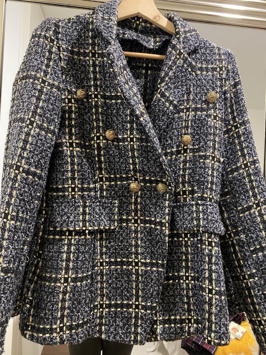 Blazer as riscas com botoes dourados