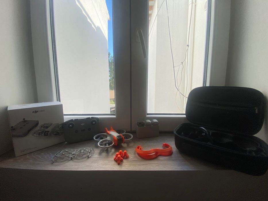 DJI Neo Drone + Comando + Acessórios – Excelente Estado