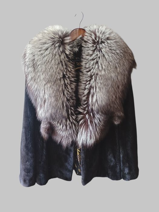 В груди 106см. Норковый полушубок с чернобуркой. Натуральная шуба