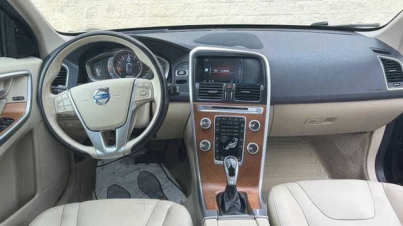 2016 Volvo XC60 T5 Platinum