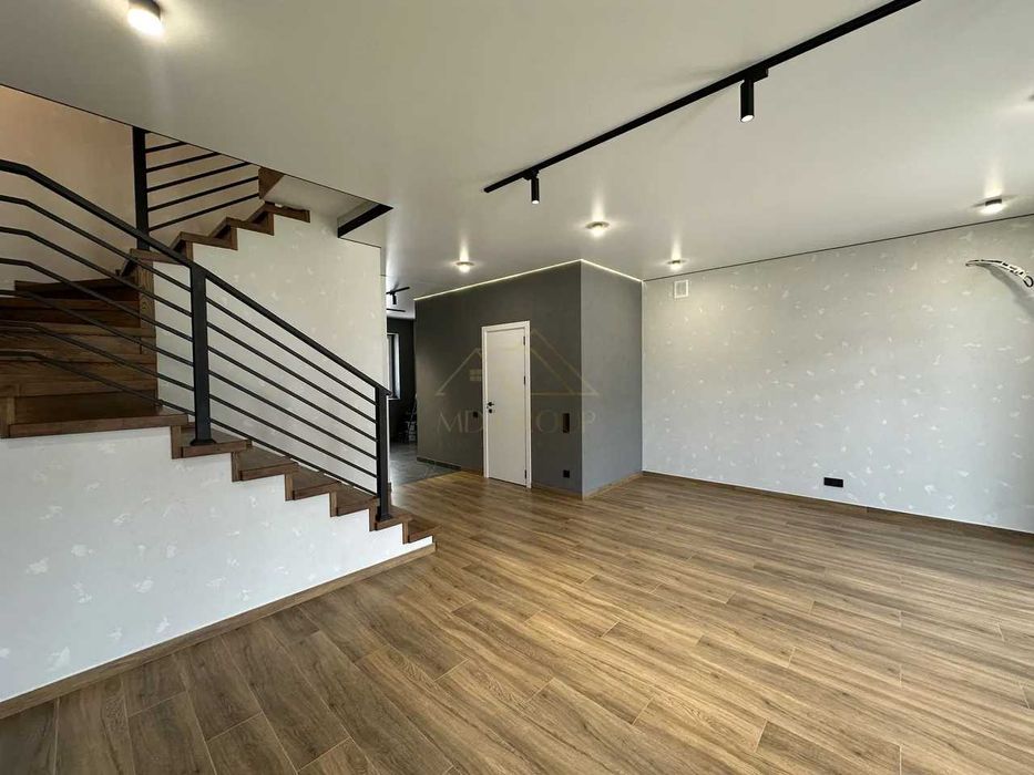 Продаж таунхауса з РЕМОНТОМ в гарній локації біля ЖК Калинова Слобода