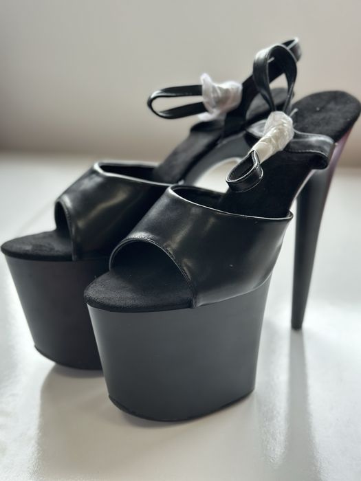 Sandálias de Salto Alto Plataforma  – Pretas, 44